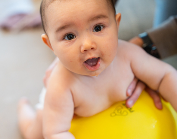 PEKiP (Prager-Eltern-Kind-Programm) begleitet Eltern und ihre Kinder im ersten Lebensjahr und unterstützt sie dabei, diese besondere... PEKiP (Prager-Eltern-Kind-Programm) begleitet Eltern und ihre Kinder im ersten Lebensjahr und unterstützt sie dabei, diese besondere...
